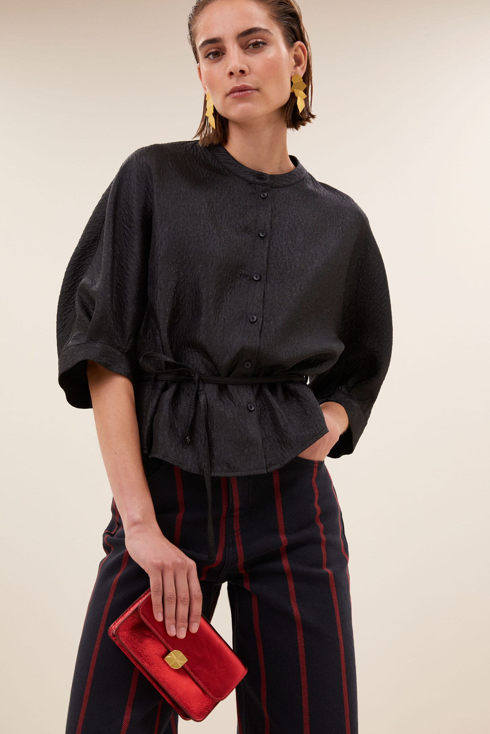 1864-290-29688 Christi Bubble Blouse - Black - Afbeelding 2