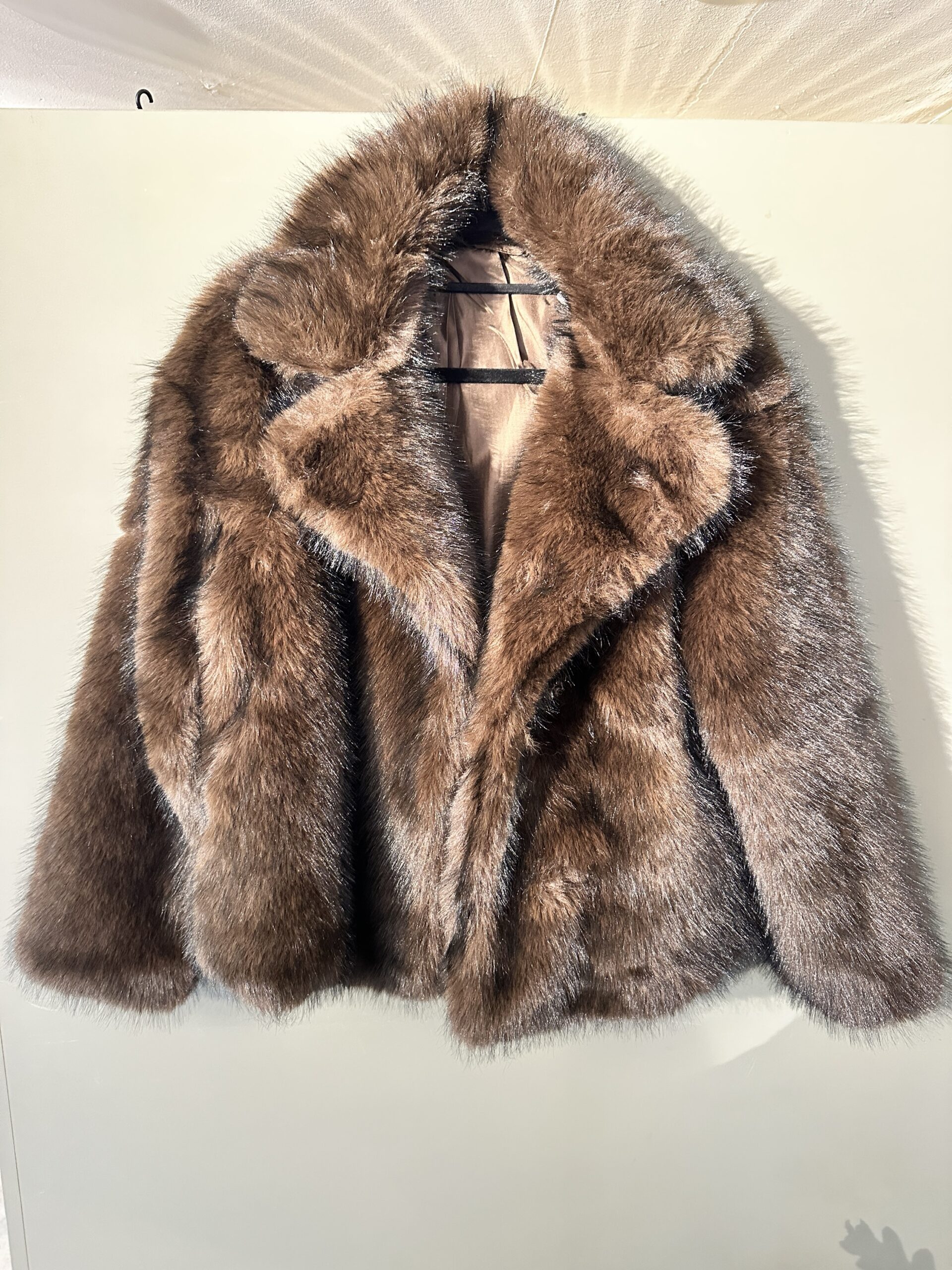 img_6149 Fake Fur Jacket - Chocolate - Afbeelding 1