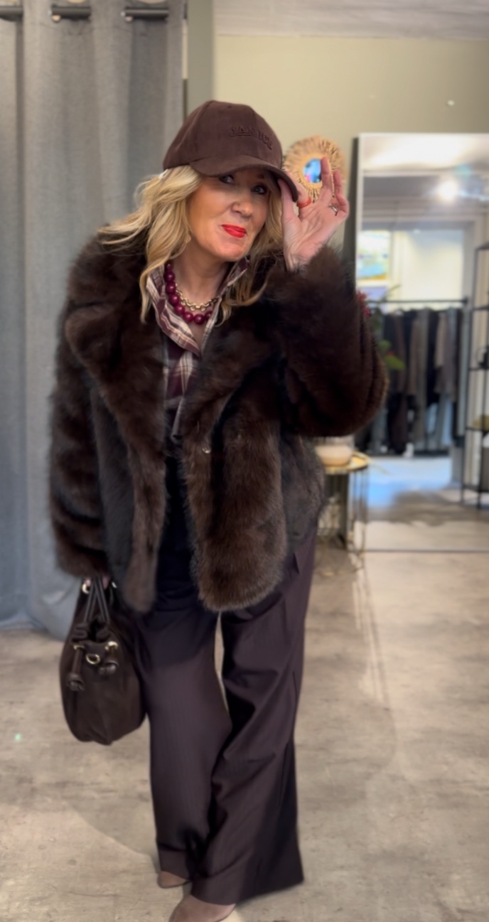 img_8943 Fake Fur Jacket - Chocolate - Afbeelding 1