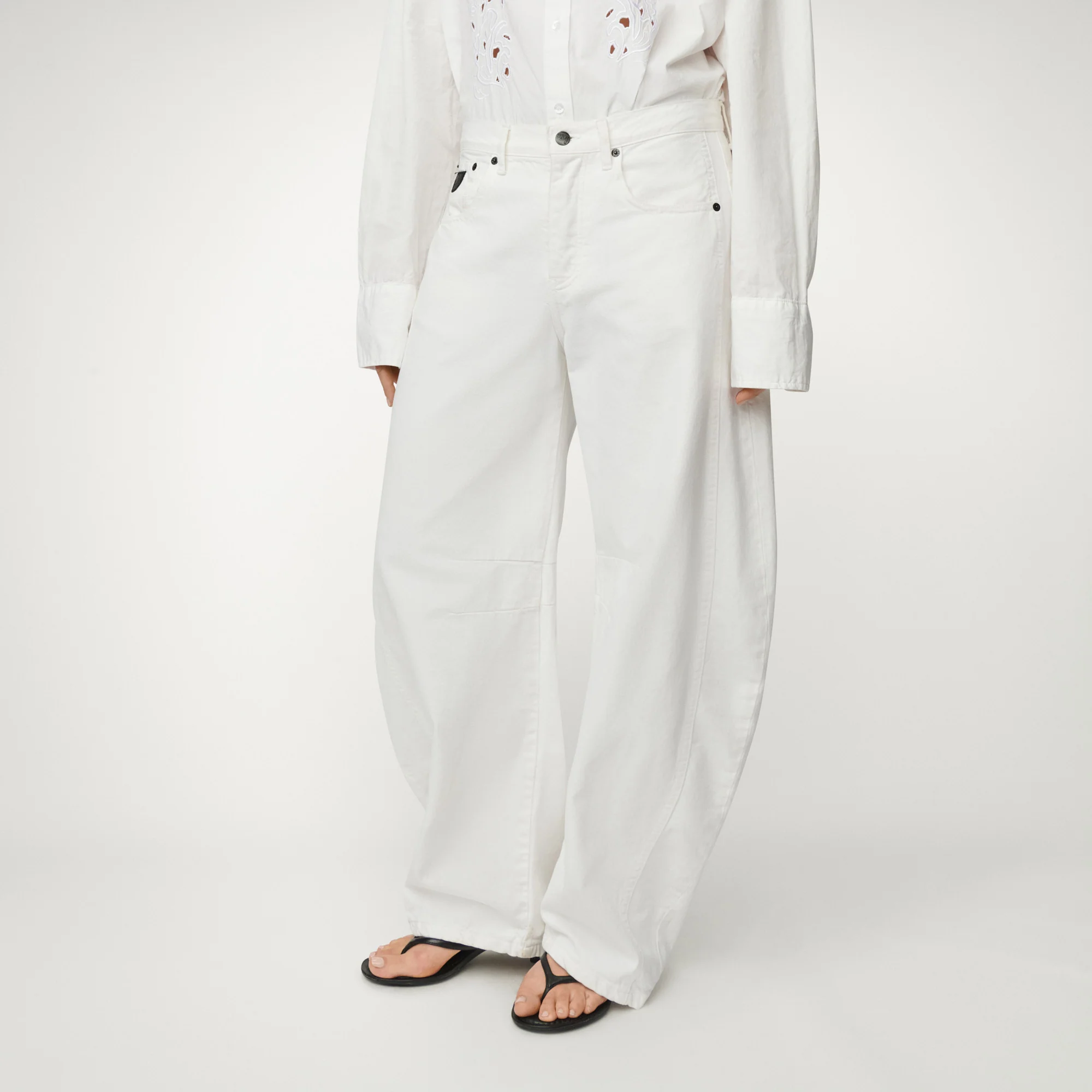 3401-7913ALIANA7913WHITE_BLACK_02 Aliana Wide Fit Barrel Jeans - White - Afbeelding 1