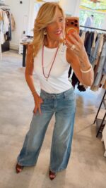 Queen Wide Leg Belt Jeans - Mid Blue